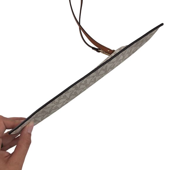 Michael Kors Cream Brown Signature Jet Set Zip Pouch Wristlet Purse Insert Bag - Picture 2 of 9